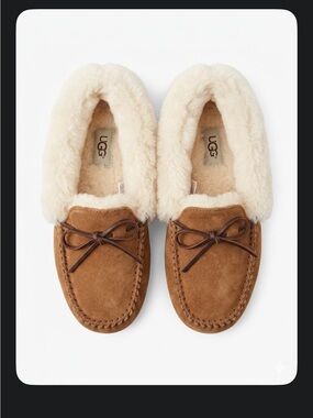 UGG Women’s Alena Indoor/Outdoor Slippers size 9